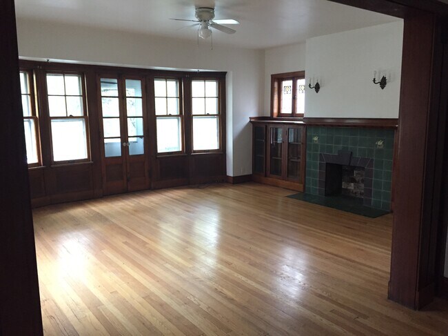 Living room - 3006 W Logan Blvd
