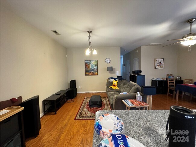 Foto del edificio - 10969 Princeton Village Dr