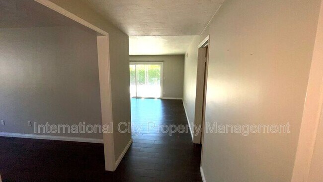 Foto del edificio - 3501 Claremore Ave