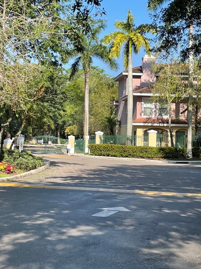 Foto del edificio - 6424 W Sample Rd