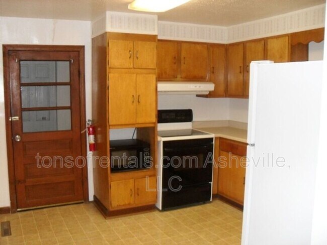 Building Photo - 418 Old Buckeye Cove Rd