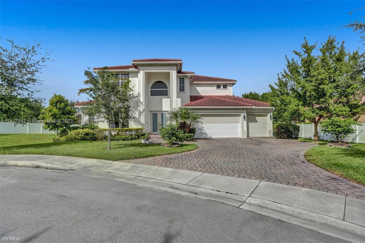 Foto principal - 5 br, 4.5 bath House - 7631 Cavalia Dr