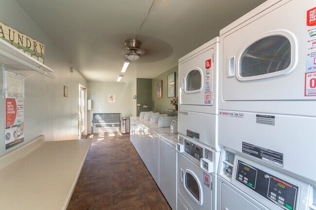 Laundry - The Courtyards *$500 Off *