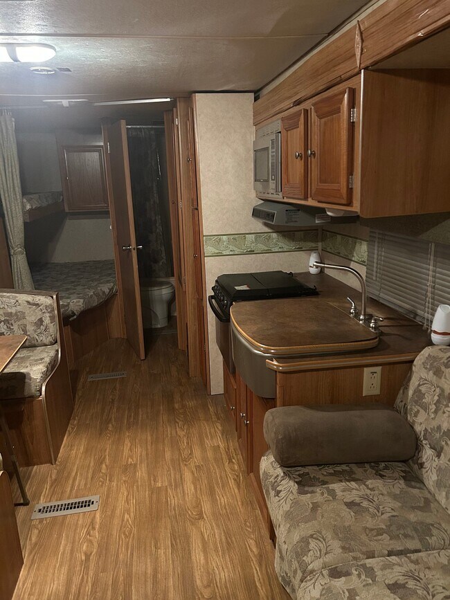 Foto del edificio - 330 Cora Rd