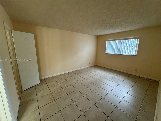 Foto del edificio - 6505 Winfield Blvd