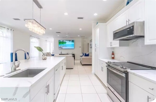 Building Photo - 593 106th Ave N