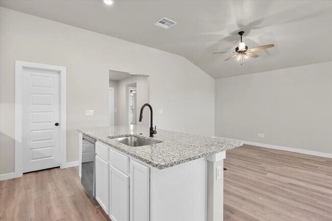 Building Photo - Perfect 4 bedroom 2 bath Home in South Lubbock