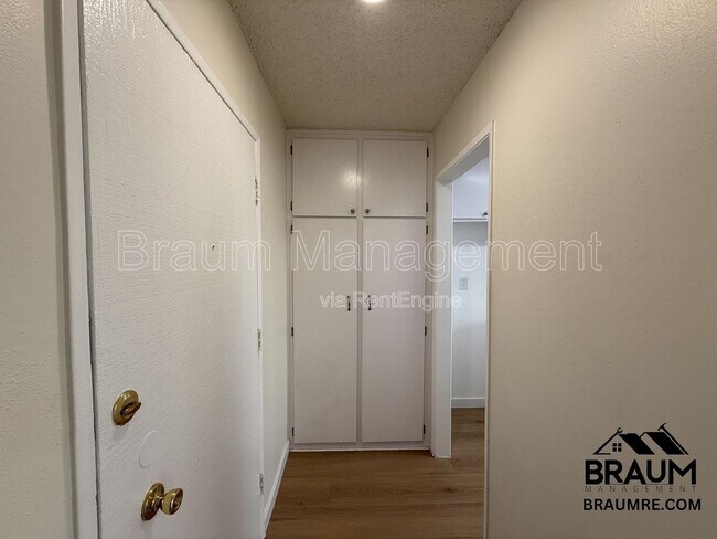 Foto del edificio - 5461 Kester Ave