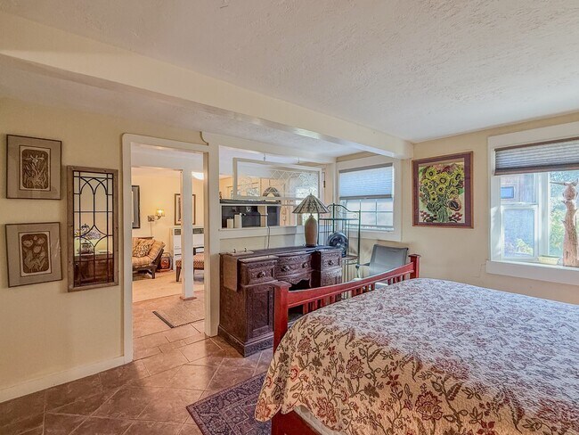 Foto del edificio - 2433 McKinley Ave
