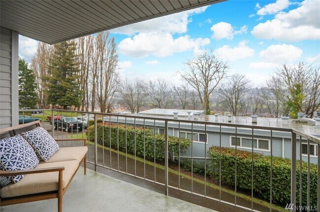 Foto del edificio - 2562 Thorndyke Ave W