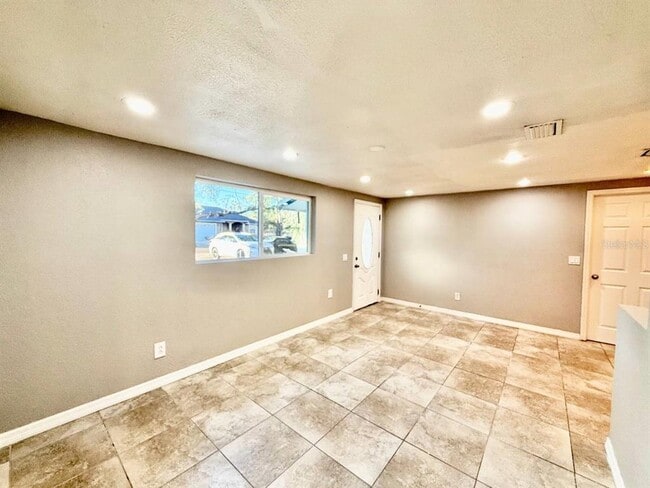 Building Photo - 2406 S 69th St