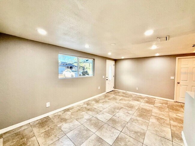 Foto del edificio - 2406 S 69th St