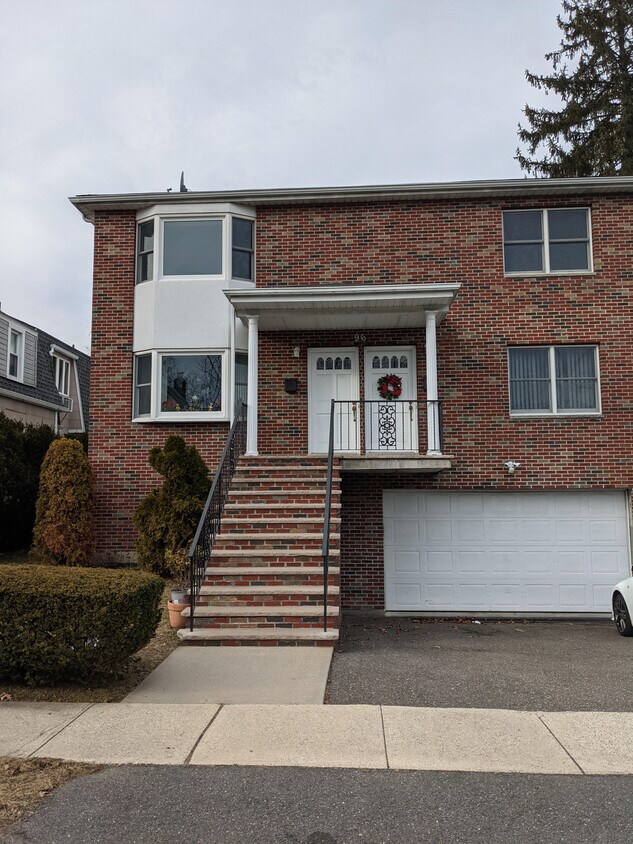 Foto principal - 96 Sterling Ave