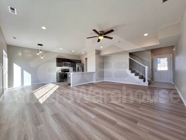 Building Photo - 7000 Lake Hill Dr