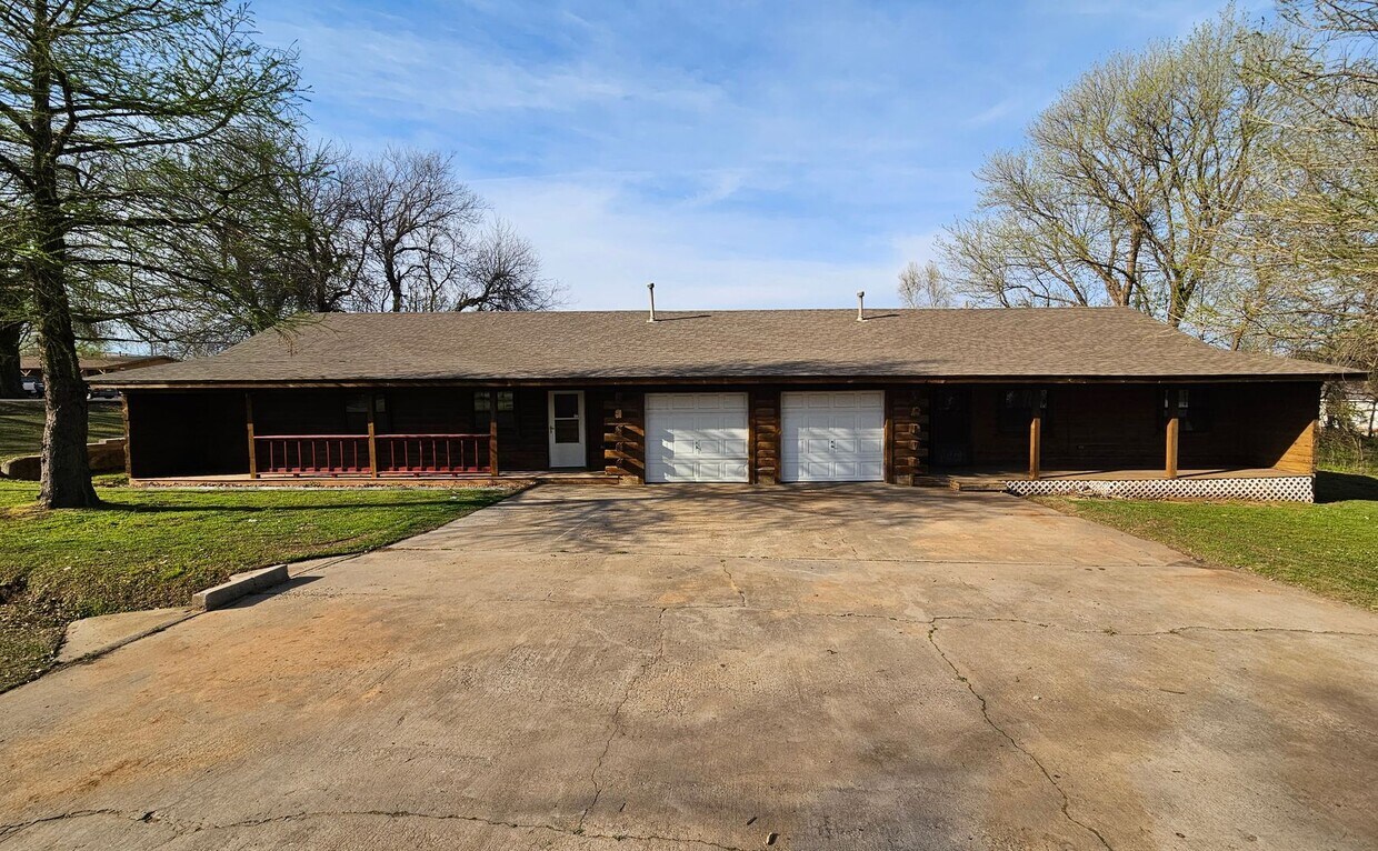 Primary Photo - (3) Bed Duplex in Noble Avail NOW!