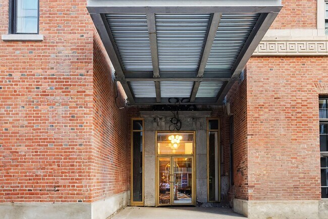 Photo du bâtiment - 2060 Rue Peel