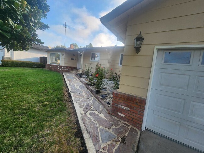 Building Photo - 5274 Heritage Dr