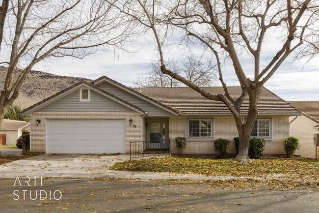 Building Photo - 4 Bedroom 2.5 Bath Home in Creekside Village