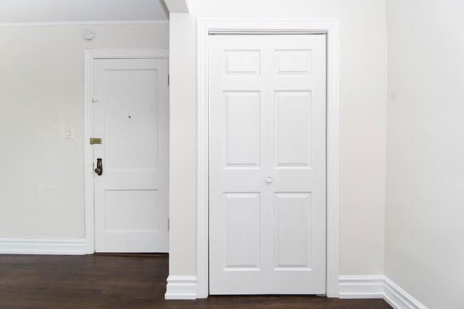 Building Photo - 3346 N Marshfield Ave