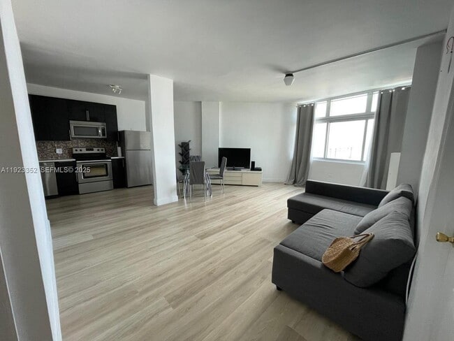 Foto del edificio - 7135 Collins Ave