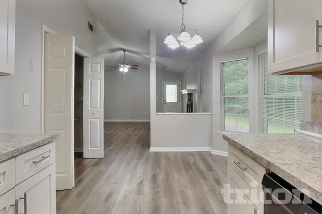 Building Photo - 270 Rosewood Dr