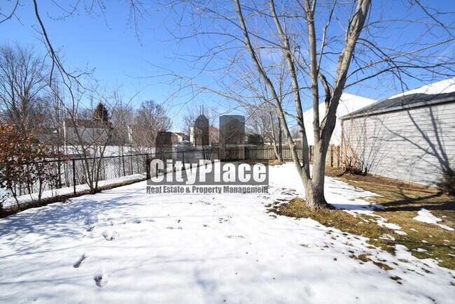 Building Photo - 47 Meadow Ct W