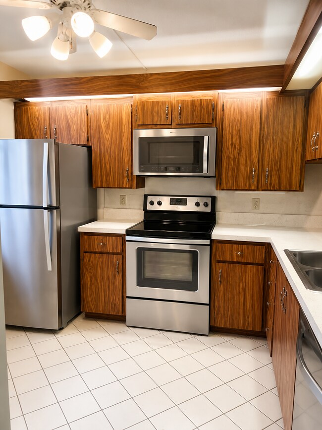 Foto del edificio - 3636 Whitehall Dr