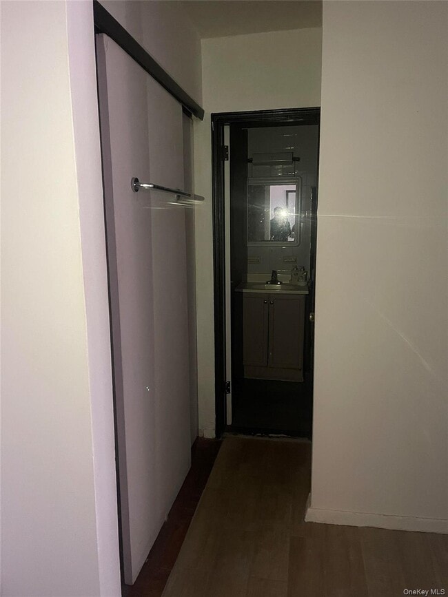 Building Photo - 152-72 Melbourne Ave