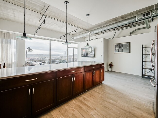 Building Photo - AVAILABLE NOW! Modern and Upscale 2-Bed Co...