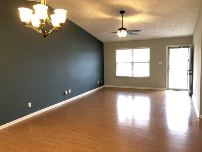 Building Photo - 5616 Jamaica Ln