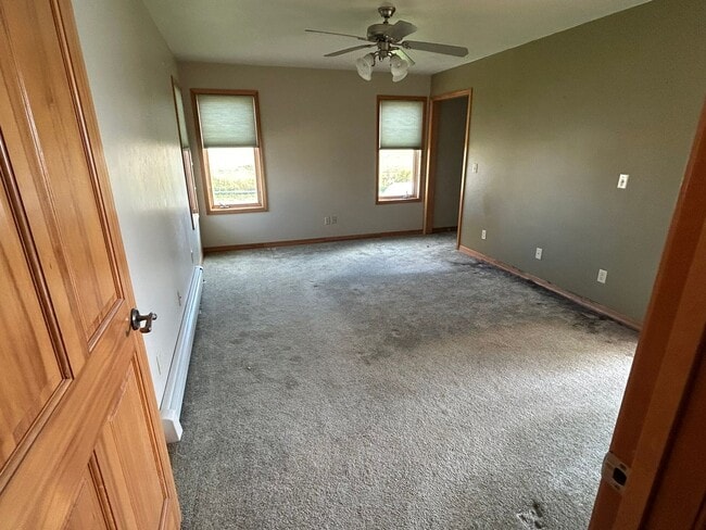 Building Photo - Large home in Corvallis country setting