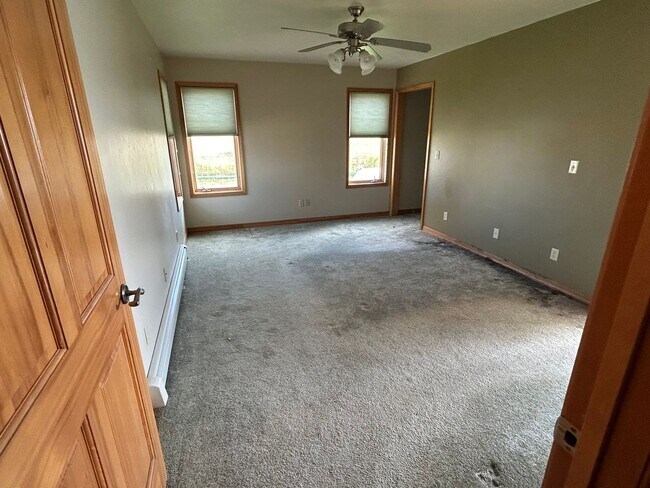 Foto del edificio - Large home in Corvallis country setting