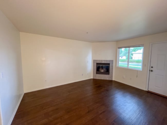 Building Photo - 1601 Great Western Dr