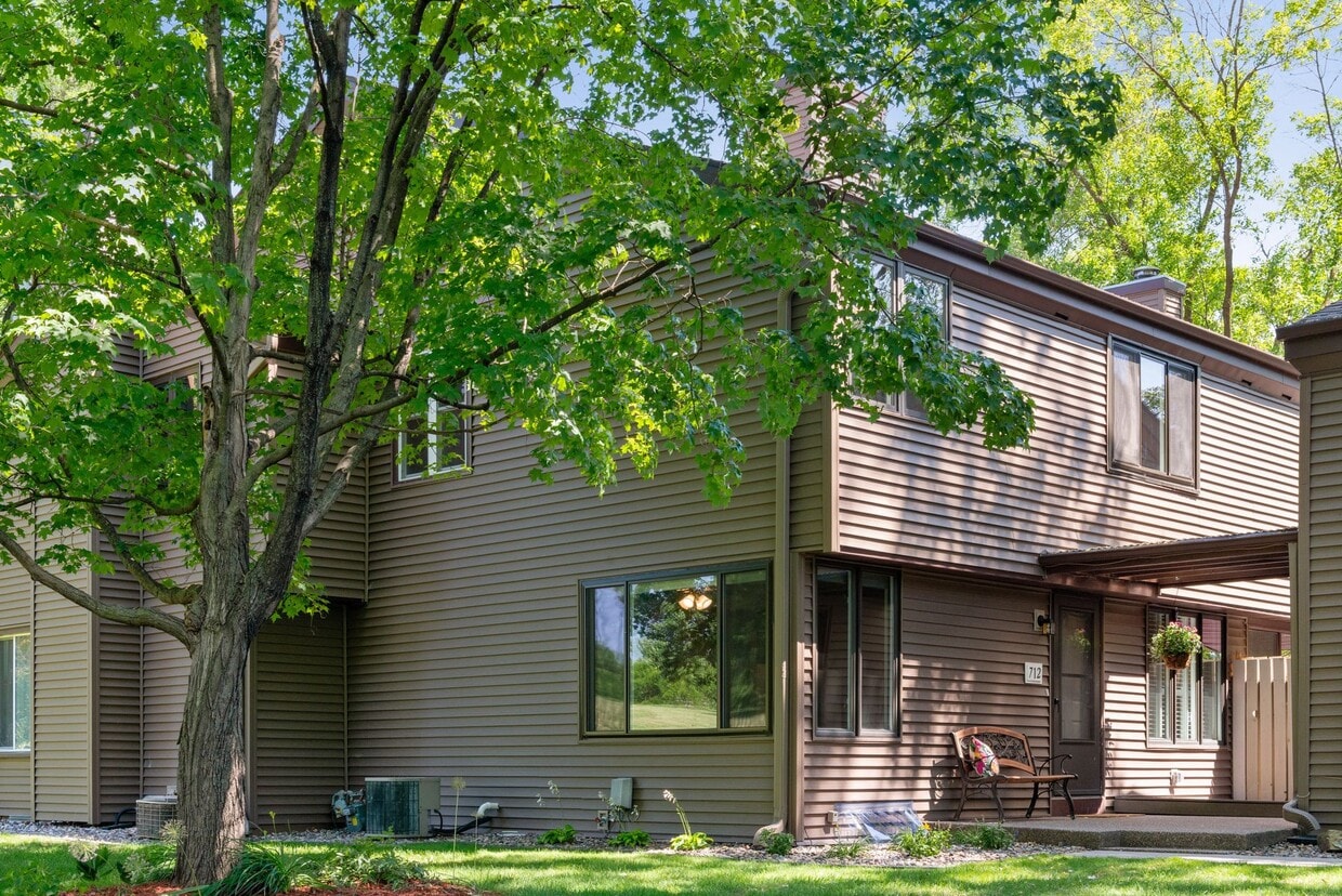 112712 Hundertmark Rd, Chaska, MN 55318 Townhome Rentals in Chaska MN