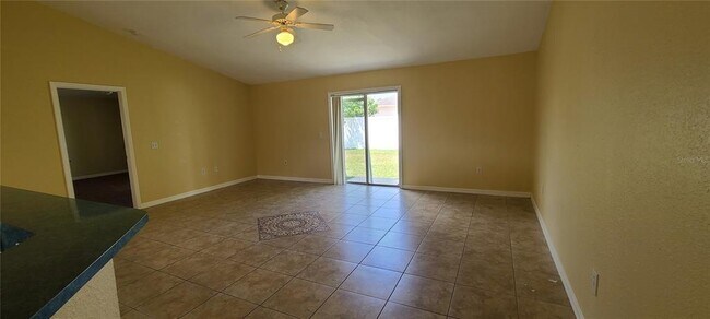 Building Photo - 704 Camel Ct