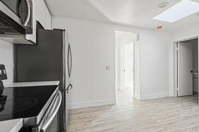 Foto del edificio - 850 N Van Ness Ave