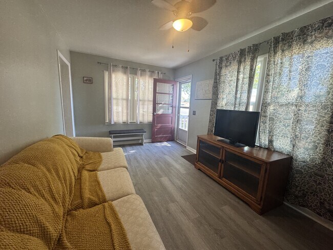 Foto del edificio - 634 4th Ave N