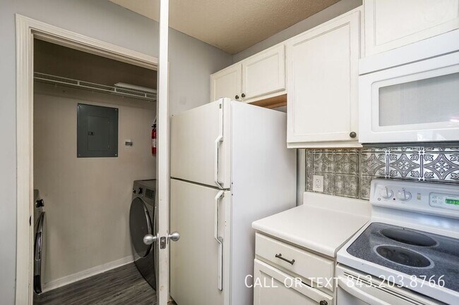 Foto del edificio - 2011 N Hwy 17