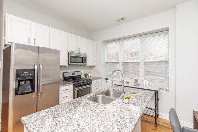 Building Photo - 1503 N Talman Ave