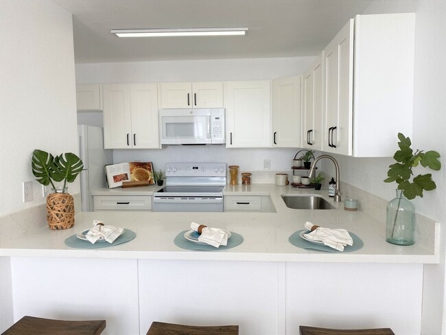 Photo - The Leilehua near Downtown Honolulu - Renovated 1 Bedroom 1 Bath 1 Covered Parking Apartment