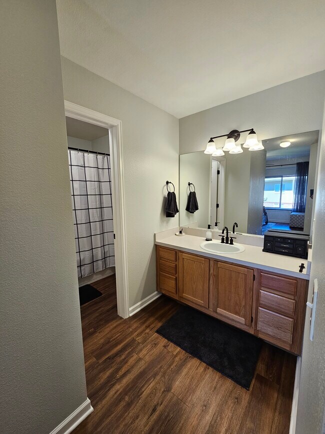Foto del edificio - 4545 Wheaton Dr
