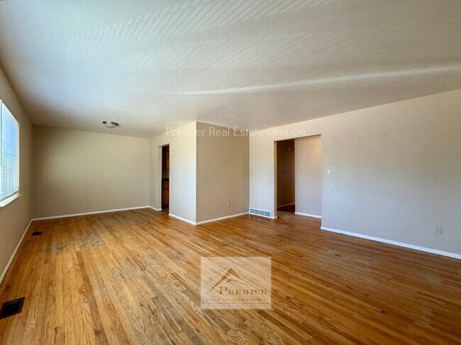 Foto del edificio - 310 Fairfax St