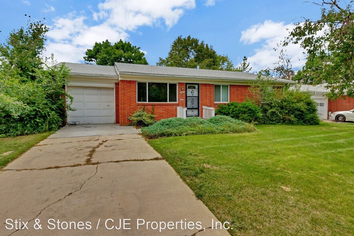 Primary Photo - 3 br, 2 bath House - 489 Toledo St.