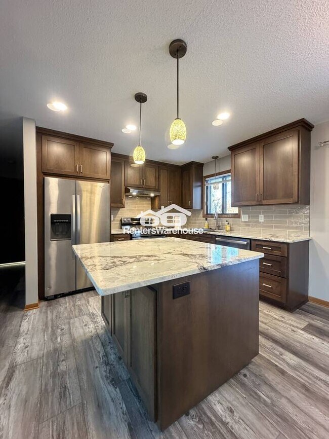 Foto del edificio - Available Now! Spacious 3 bedroom 2 bath in Maplewood