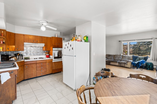 Building Photo - 1427 S Willson Ave