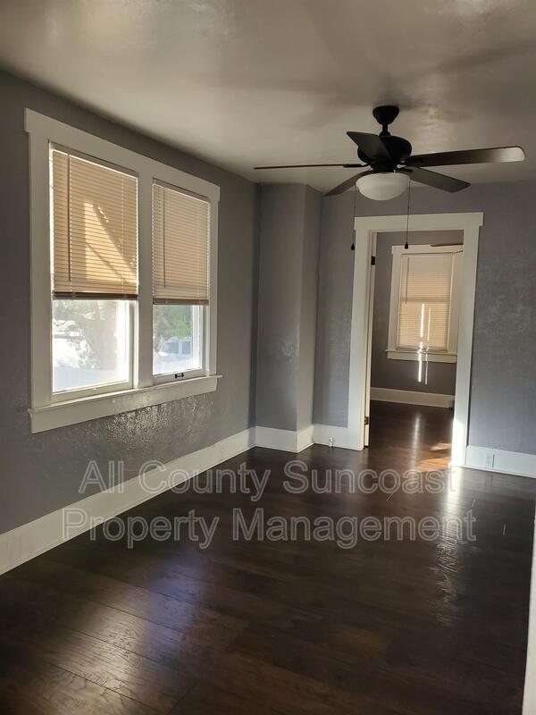 Foto del edificio - 1100 1/2 22nd Ave N