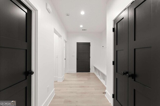 Foto del edificio - 151 S Pointe Dr