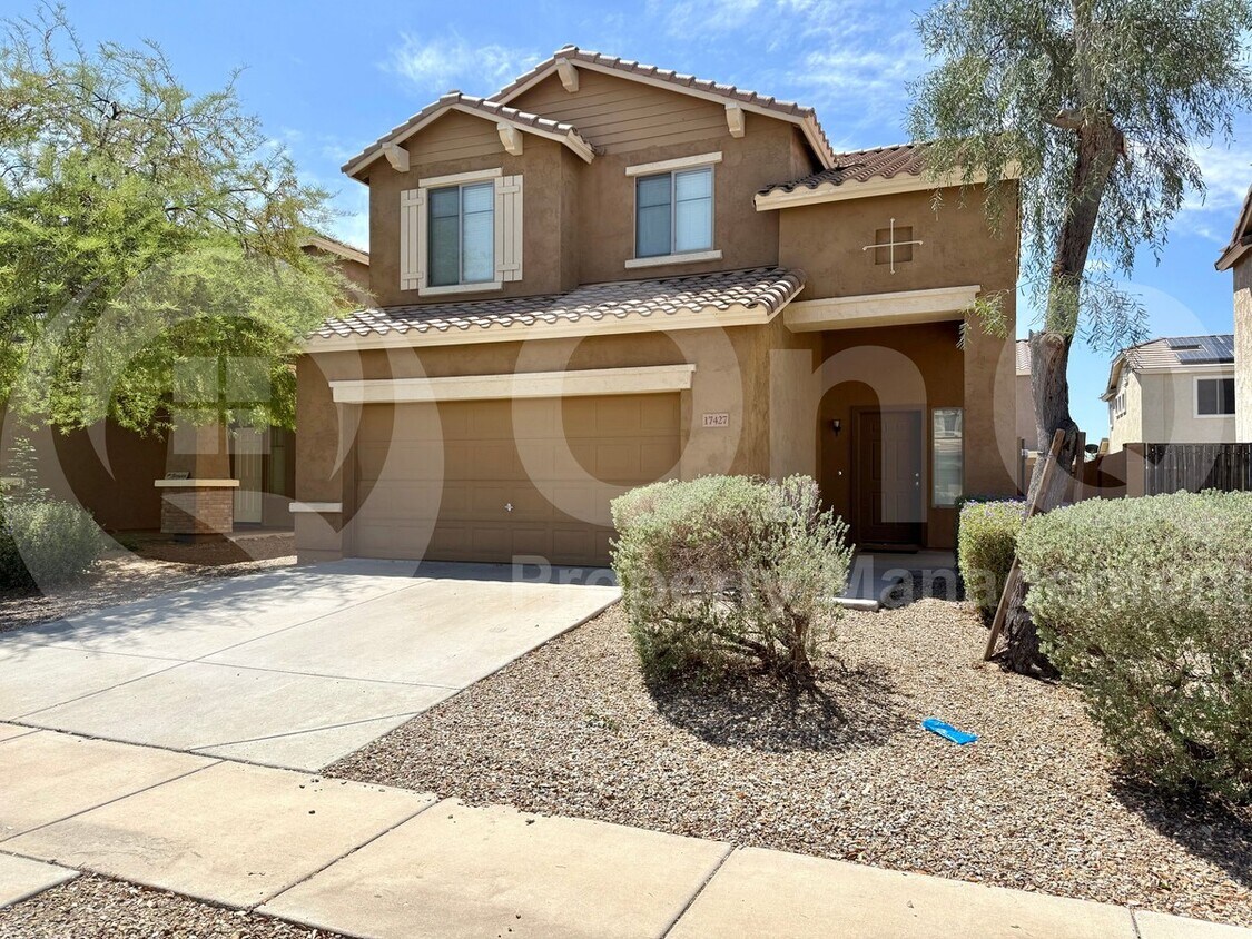 Foto principal - 17427 W Lisbon Ln