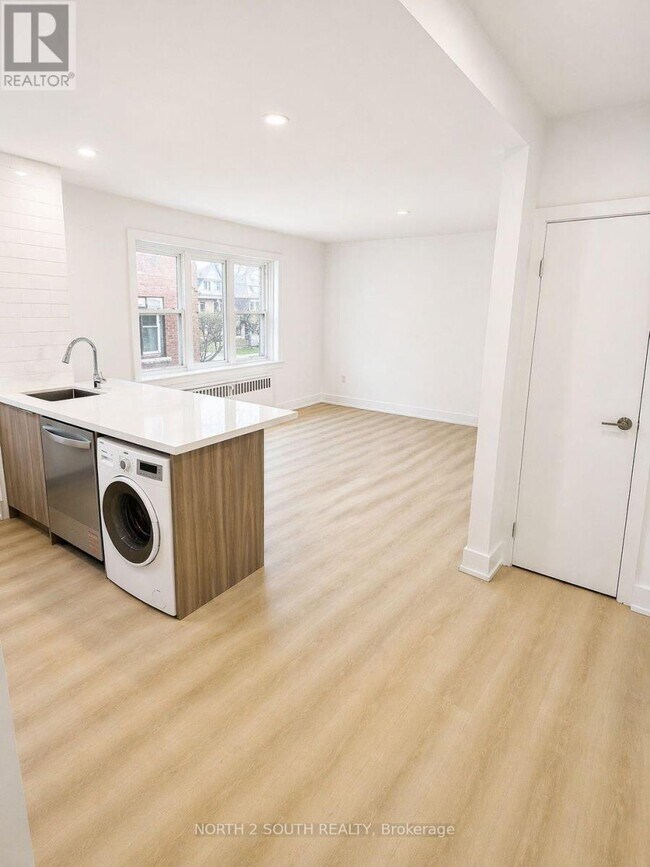 Photo du bâtiment - 1024 King St E