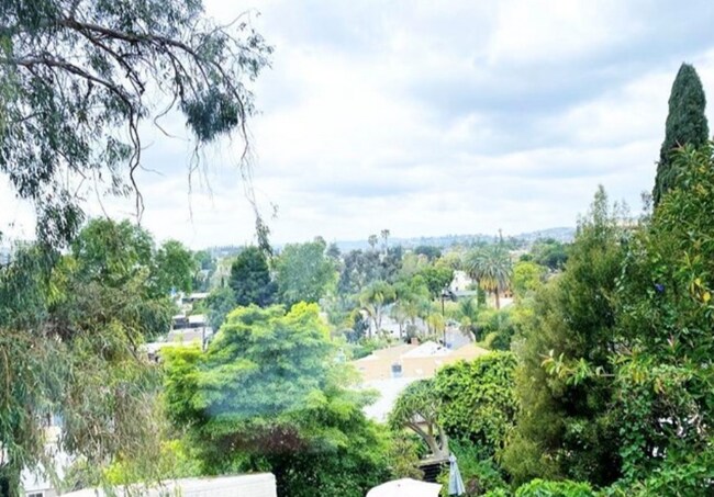 Foto del edificio - 4018 Camero Ave